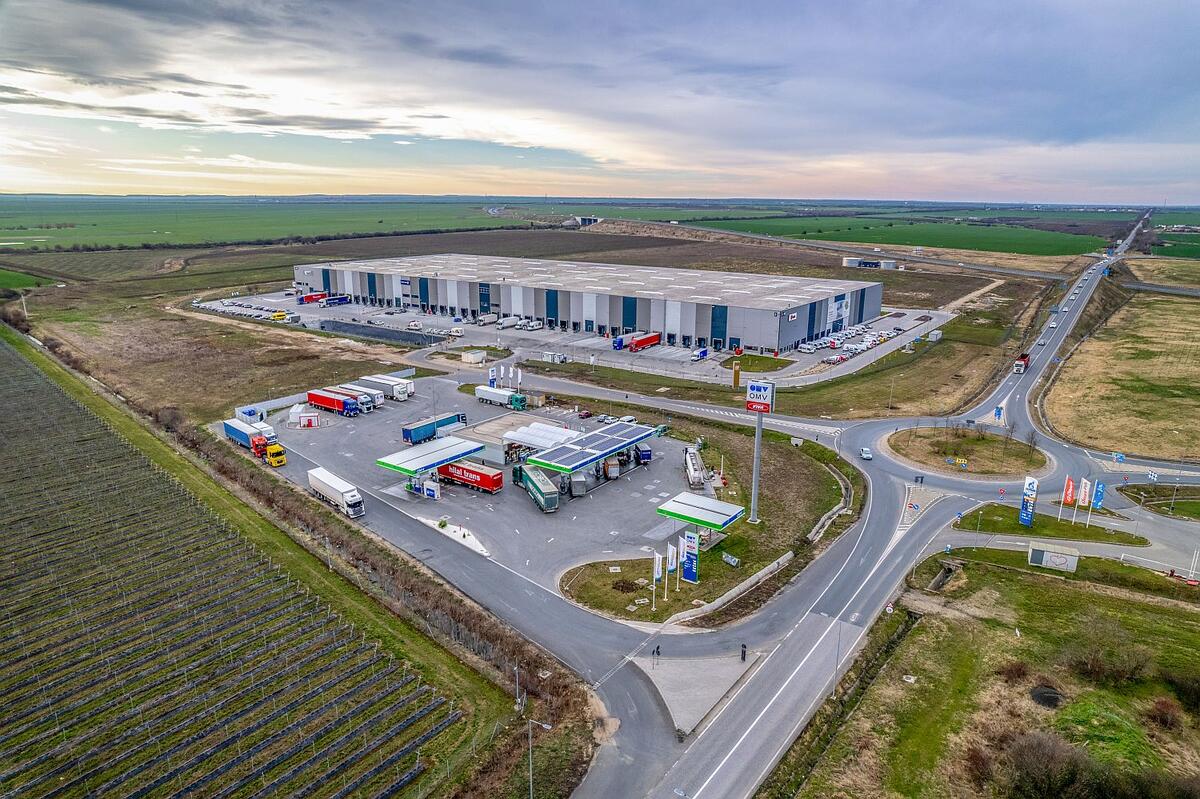 New demand for industrial & logistics spaces in H1 2024 was more than double compared with the new supply in the same period New demand for industrial & logistics spaces in H1 2024 was more than double compared with the new supply in the same period